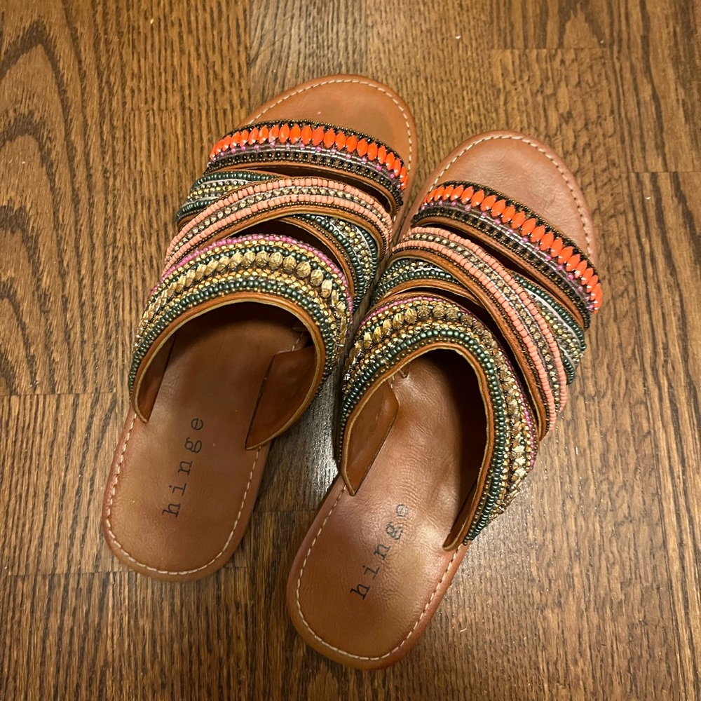 Hinge beaded sandals